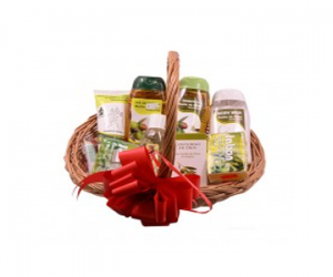 Cesta de ragalo con productos de cosmética de Castillo de Peñalver