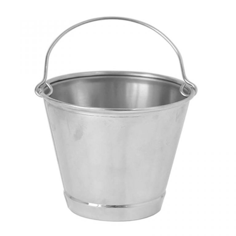 cubo recoge gotas de aceite de oliva
