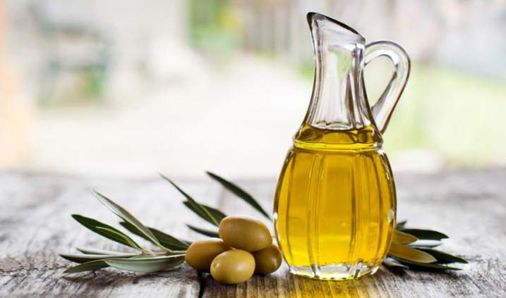 jarra con aceite de oliva