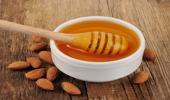 fantásticas propiedades de las almendras y la miel sin pasteurizar