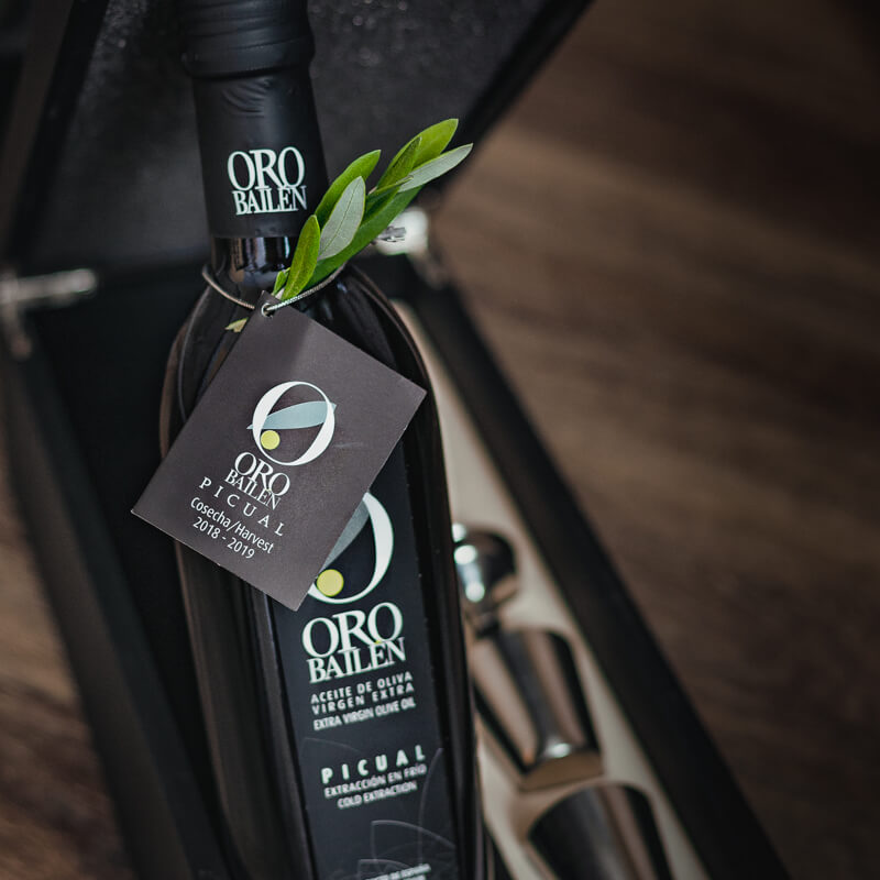 Caja para catar aceites y aceite de Oro Bailen